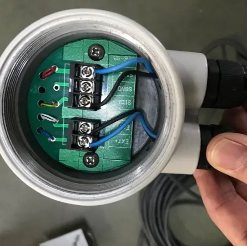 電磁流量計是由什么組成